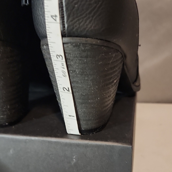 Torrid Black NWOT Ankle Booties with Both Side Zippers In 11WW - Picture 5 of 9